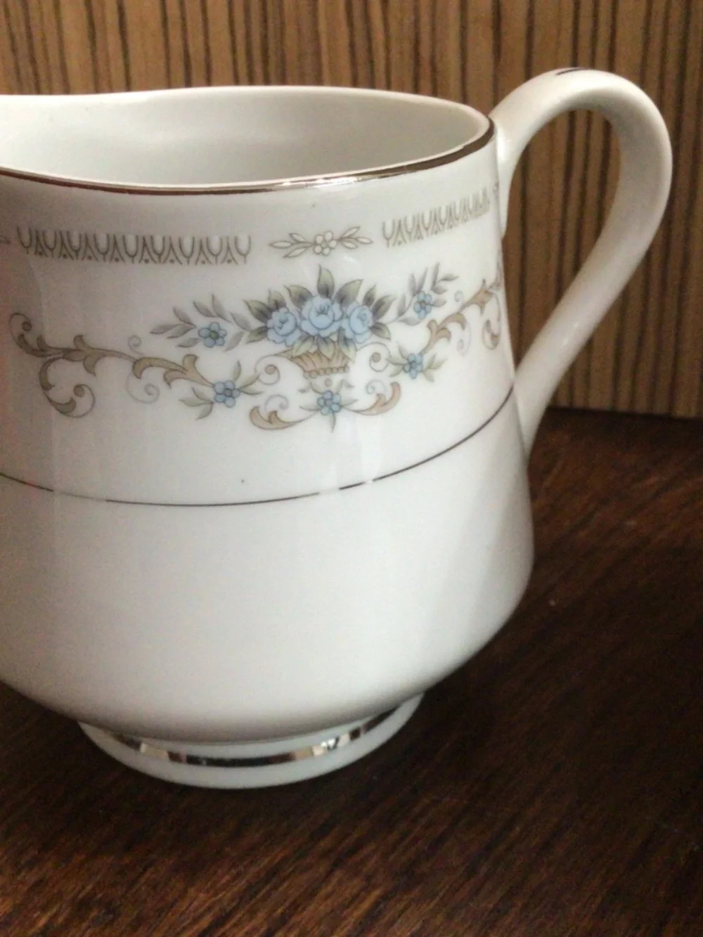 Vintage 1960 Diane by Wade porcelain cream and sugar set. Excellent shape.